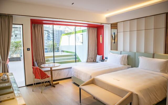 YOHO Resorts World Hotel