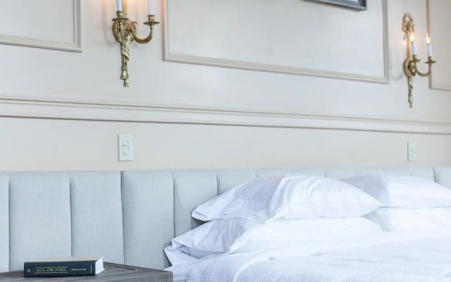 Garrison Inn Boutique Hotel
