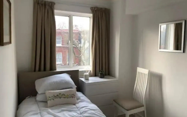Elegant 2 bed Flat Earls Court
