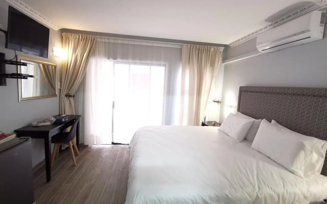 Lucolo Palace B&B - East London