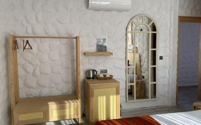 Huzurla Otel