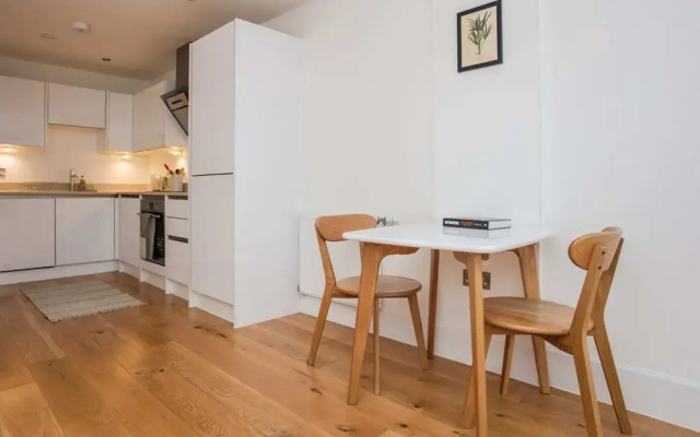 Stunning Modern 1 Bedroom Apartment Near Canary Wharf