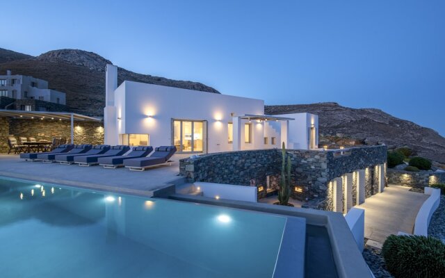 "luxury Villa With Pool And Sea View..!"