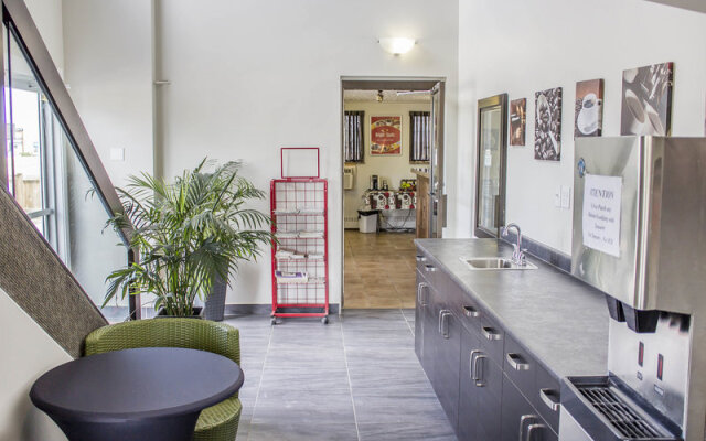 Econo Lodge Edmonton South