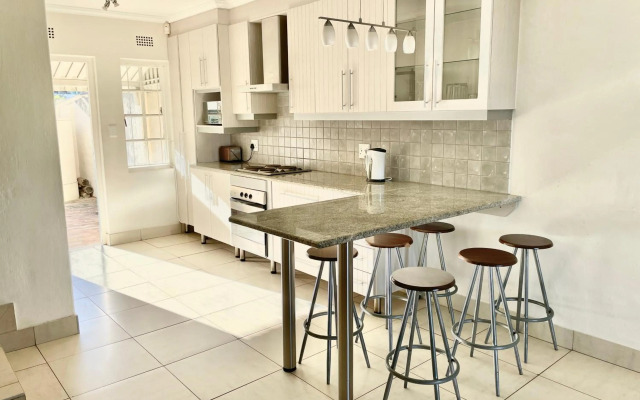 8 Settler Sands Beachfront Accommodation Sea View