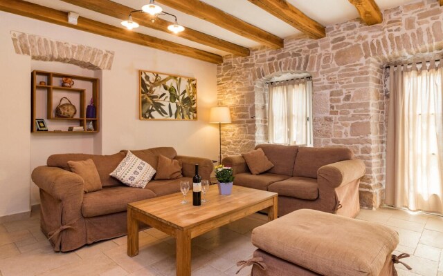 Nice Home in Liznjan With Sauna, Wifi and 4 Bedrooms