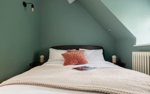 The Wandsworth Common - Bright & Modern 2BDR Flat overlooking the Park