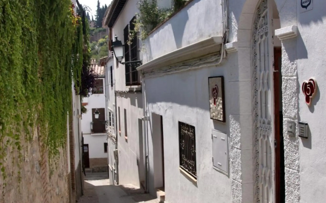 Rosa De Comares