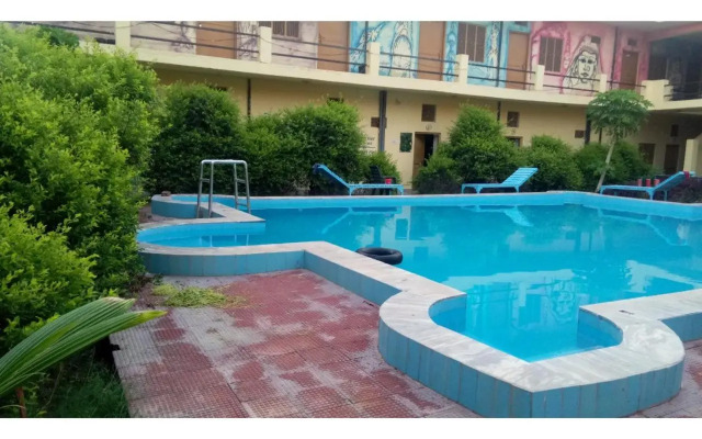 Lake View Stay with In-house Swimming pool