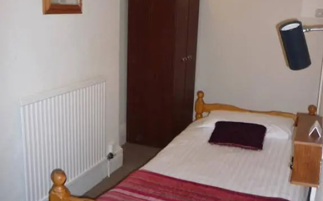 Vallum House Hotel