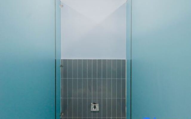 STAR HOTEL (Shanghai Hongqiao Weining Road Subway Station)