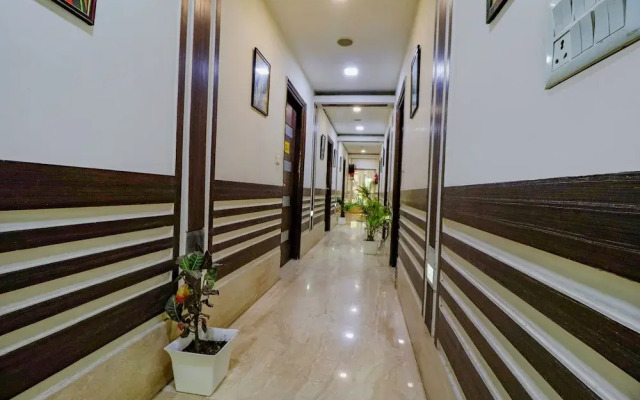 Fabhotel Admire Suites