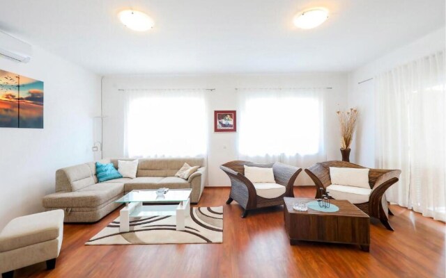 Amazing Home in Ist With 3 Bedrooms and Wifi