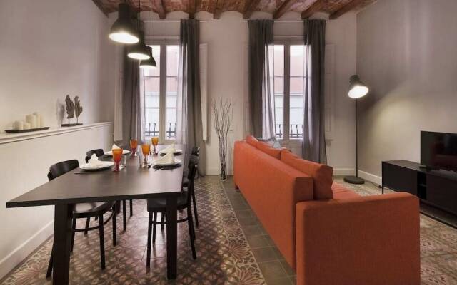 Welcoming 2 Bed With Balcony In Gracia