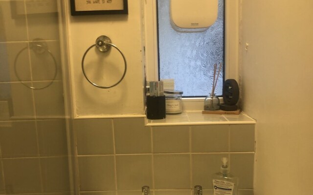 Impeccable 2-bed Apartment 10 Into Central London