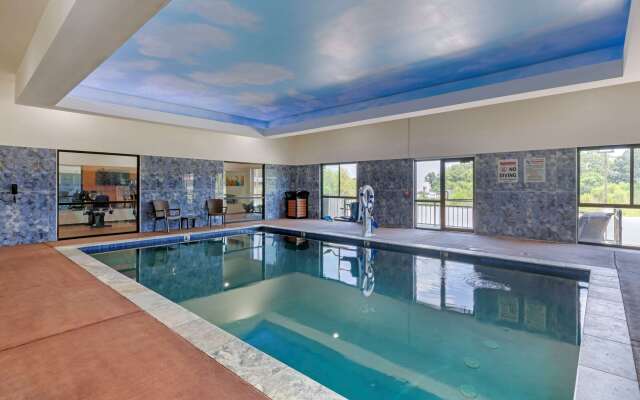 Comfort Suites West Monroe near Ike Hamilton Expo Center