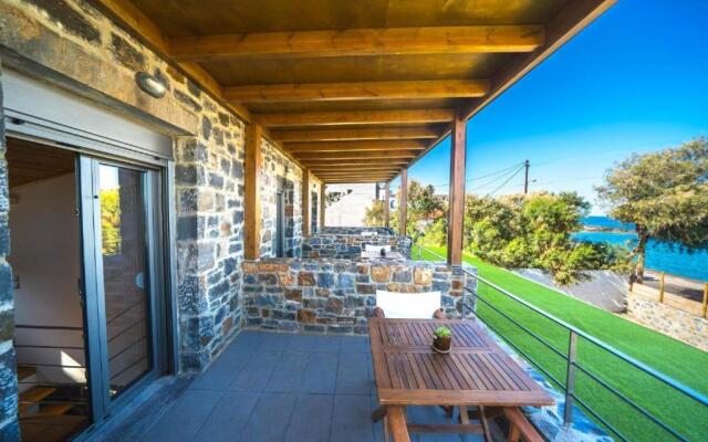 TerraZeus - Stone House Beachfront 1