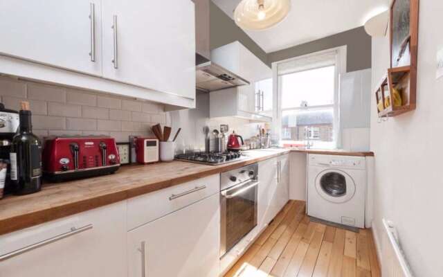 2 Bedroom Flat In North London