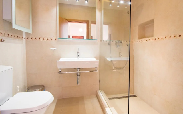 Lagos Apartment With Panoramic Yacht Marina Views