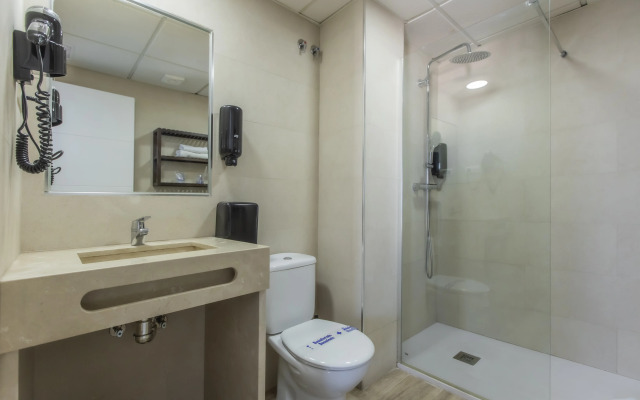 Hotel Zen Airport with Free shuttle