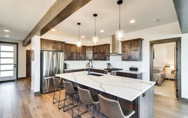 In Granby Ranch Ski Resort: Sleek Home w/ Hot Tub!