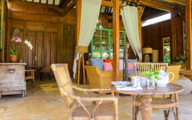 Chanteak Bali - White House 1