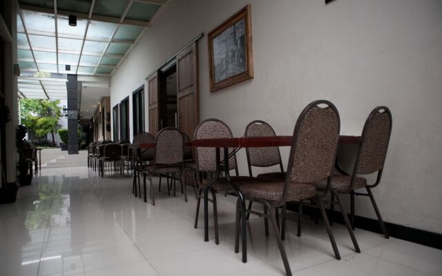 RedDoorz Plus near Bandung Indah Plaza