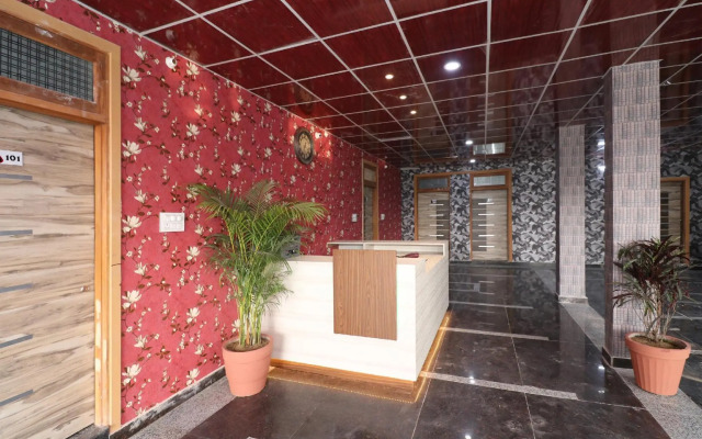 OYO 28244 Hotel The Green Town