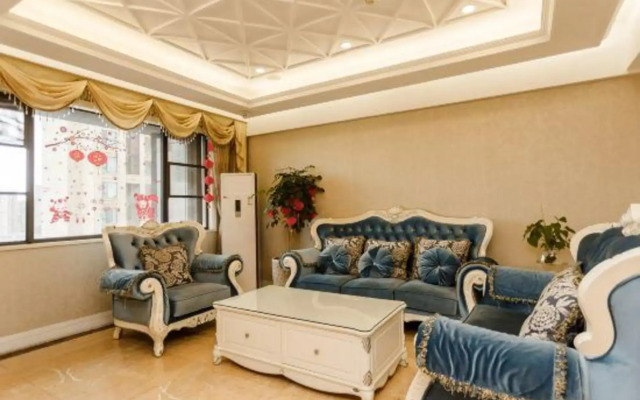 Chengdu Yuanmei Impression Hotel (Longhu Beicheng Tianjie Wukuaishi Subway Station)