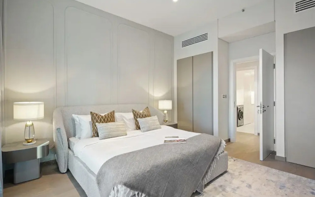 3BR Apt w Direct access to Nakheel Mall
