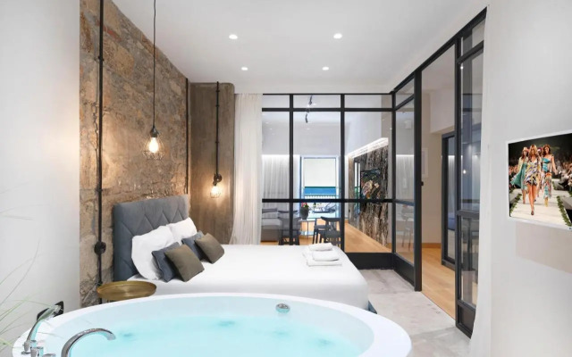 5 star lux suite in Kolonaki.