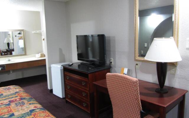 Hallmark Inn & Suites