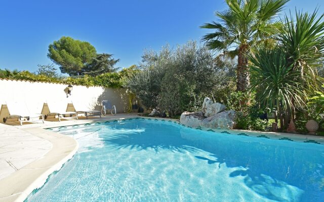Modern villa in Cournonterral, with large garden, private pool and terrace