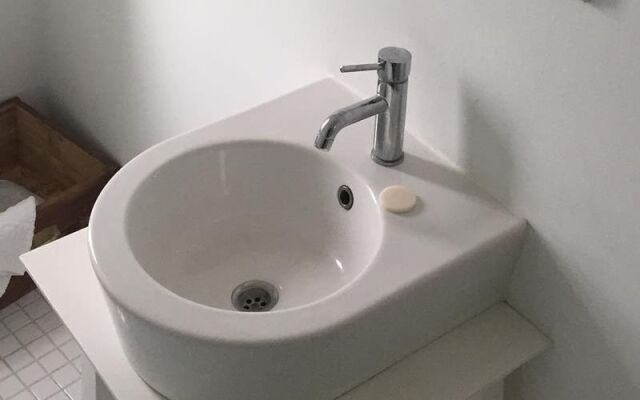 Saki Alaçatı Otel & Meyhane