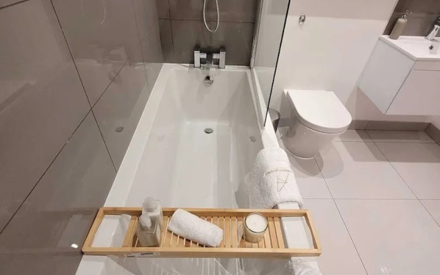 Lux 1 Bed Flat In The Heart Of Rochester