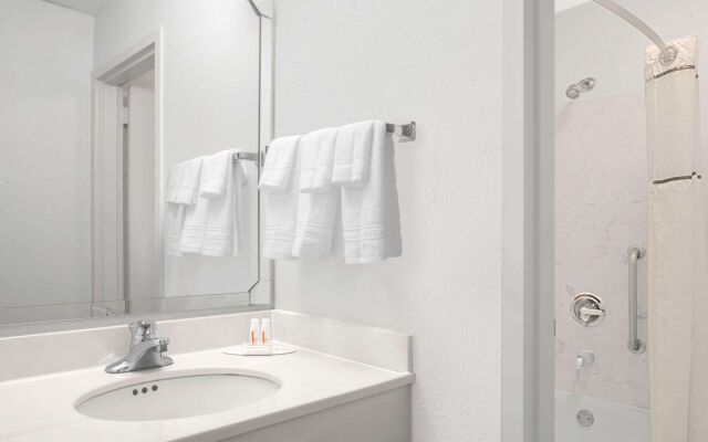 Hotel Carolina, a Days Inn by Wyndham