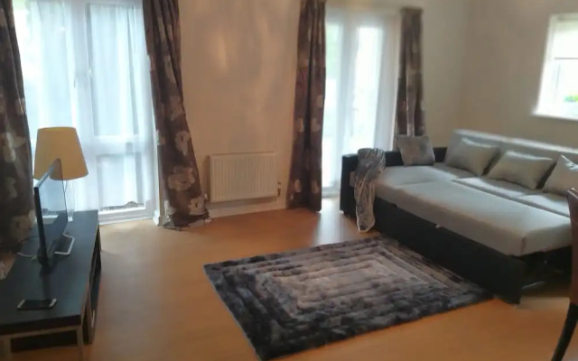Watford Metro Apartment