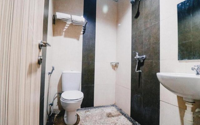 RedDoorz Plus near Sultan Hasanuddin Airport