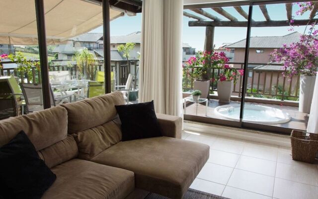 CO302 Luxuosa Cobertura de 3 suites com jacuzzi