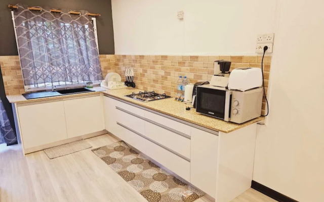 Captivating 3-bed Apartment in Flic en Flac