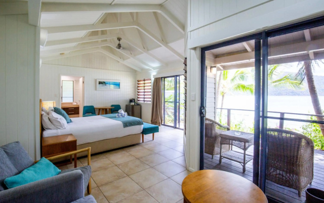 Palm Bay Resort – Guest Rooms – Long Island