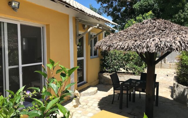 Wonderful Poolside Bungalow Perfect for 2 People
