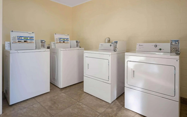 La Quinta Inn & Suites by Wyndham Tucson - Reid Park