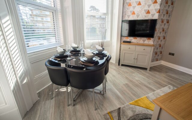 Chine Gardens Apartment
