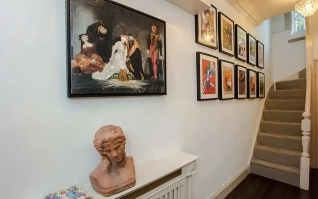 Characterful Townhouse w Patio in Arty Hampstead