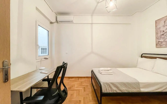 Aristotelous Sunny 118sqm apt in Viktoria