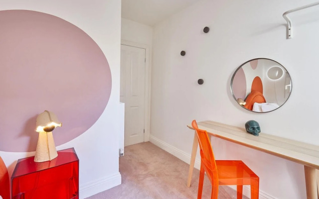 Host Stay The Artists Pad Too