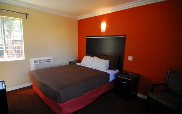Studio City Inn