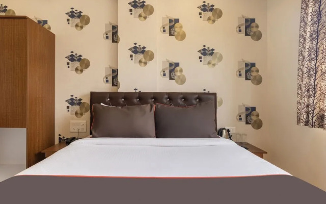 OYO Townhouse 327 C21 Mall