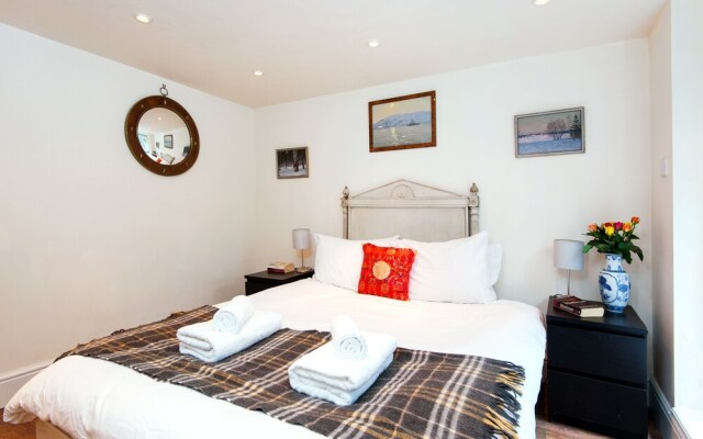 Pleasant Hackney Home by Victoria Park